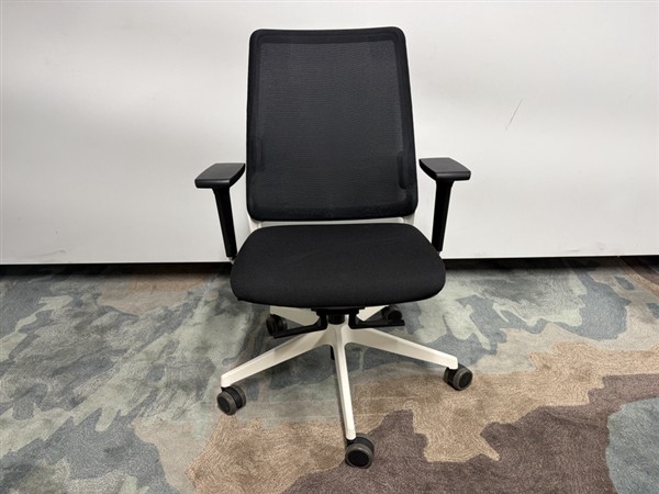 Forma252052520Sentis2520Chairs2520RBF213352520252812529.jpg Used Forma 5 Sentis Operator Chairs
